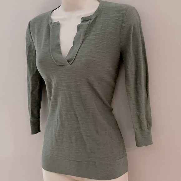 LOFT WOMANS LIGHT WEATHERED SWEATER - Picture 4 of 5